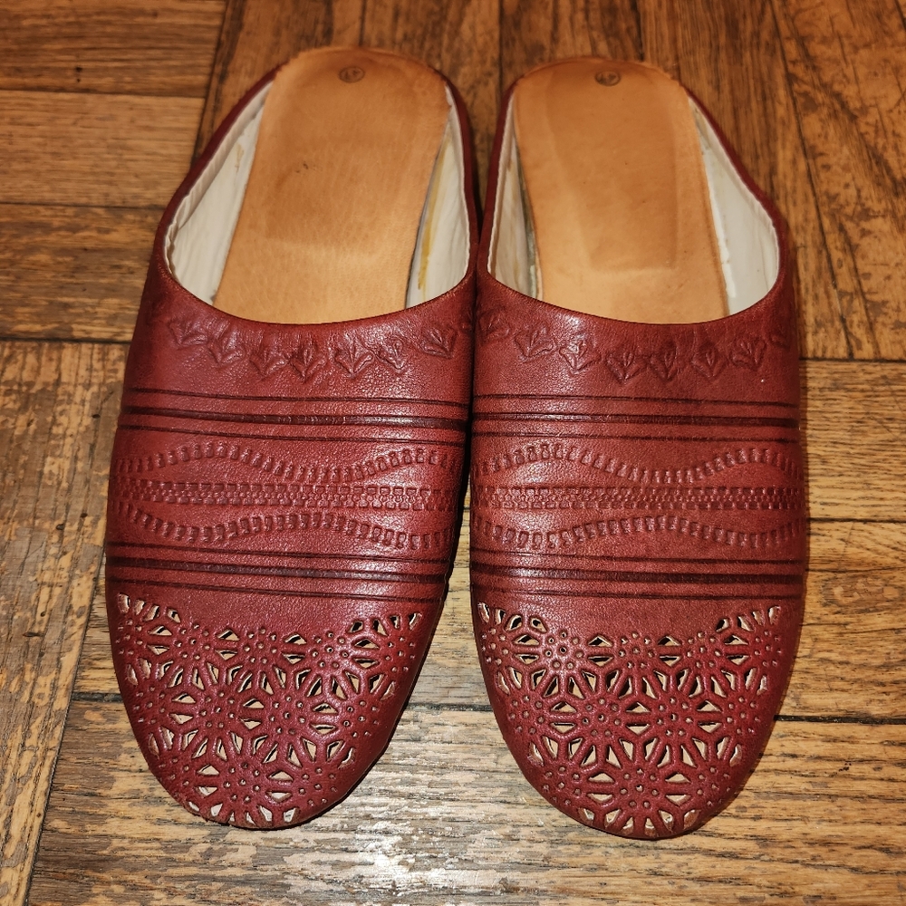 Moroccan women’s babouche leather slip on